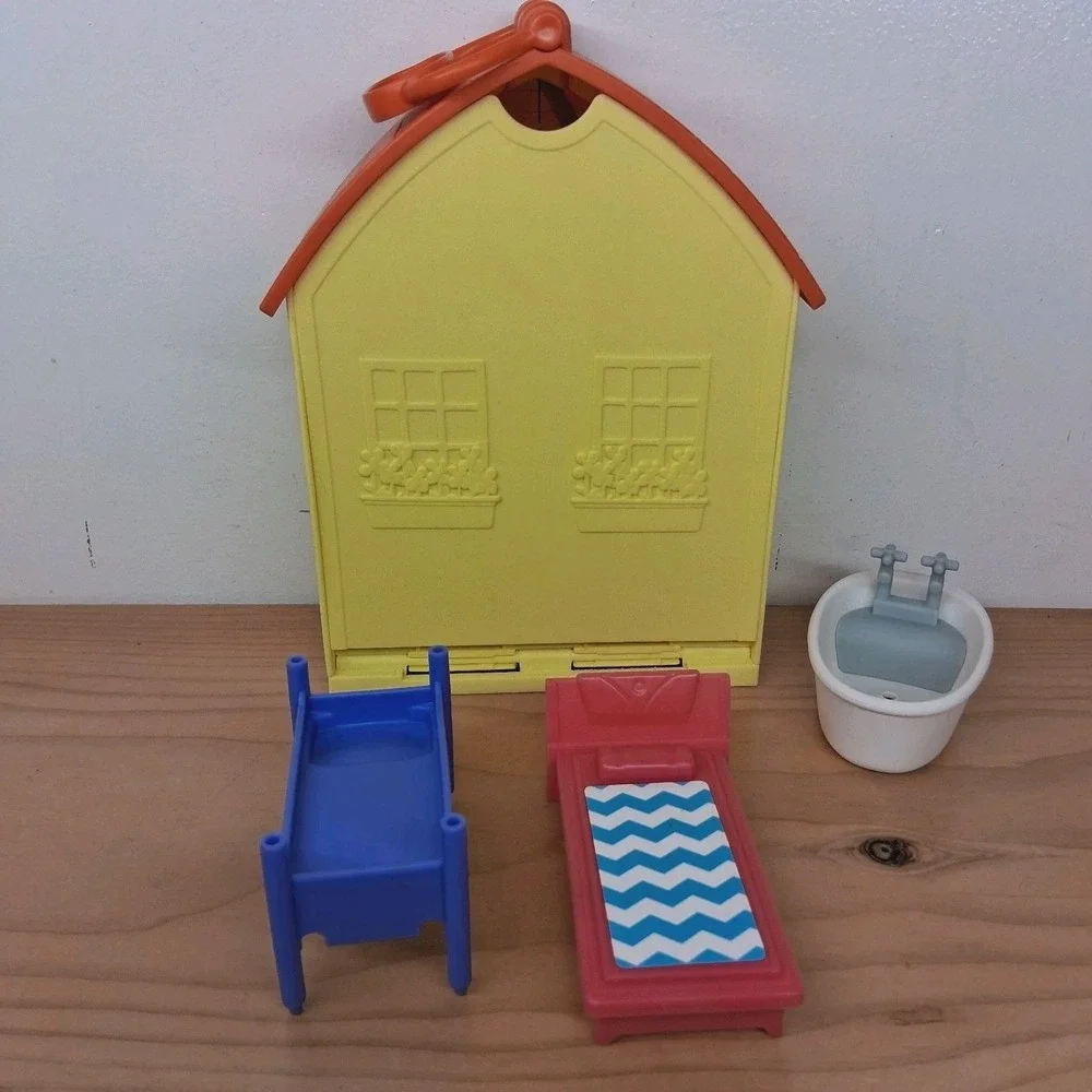 Peppa Pig Folding Fold N Go Deluxe Yellow House Play Set‎ + Fugures Accessories